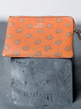 Coach Orange Heartburst Wristlet – F13315 – Pebbled Leather